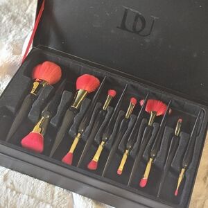NWOT DUcare 12pc THE QUEEN Series Makeup Brush Set